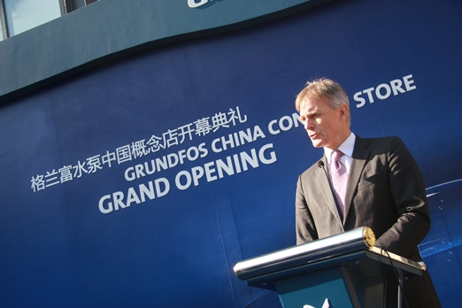 Ambassador Friis Arne Petersen giving a speech at the opening of the concept store.
