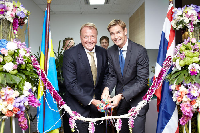 Mr. Dan Enstedt, President & CEO Saab Asia Pacific, and Swedish ambassador Klas Molin. 