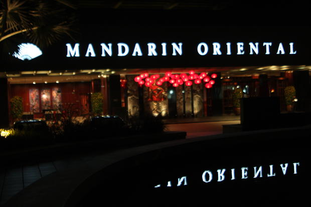 Mandarin_Oriental_Singapore_entrance