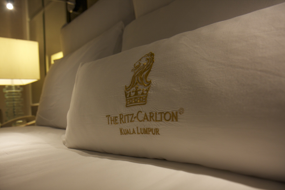 Ritz-Carlton-Kuala-Lumpur-bed