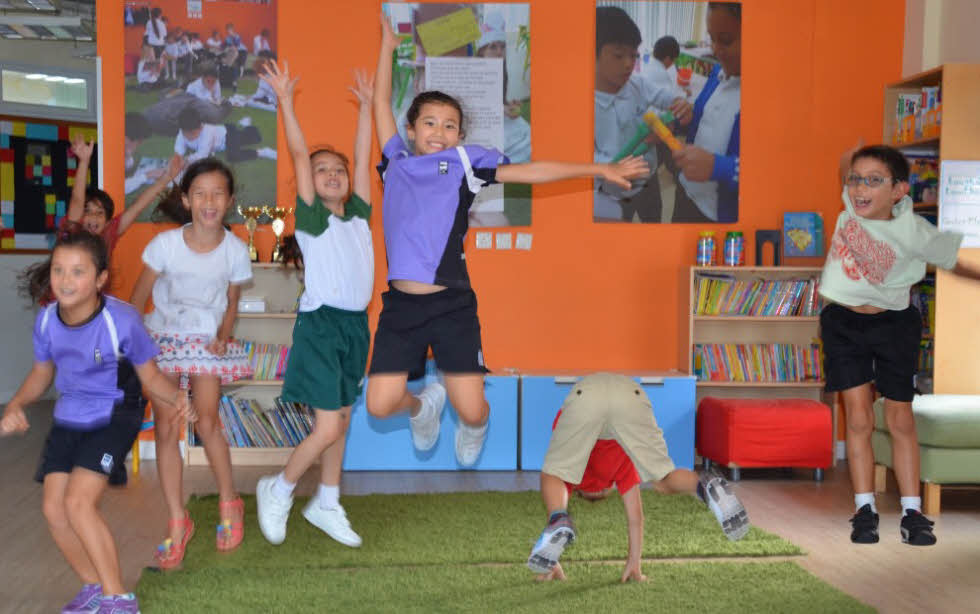Jumping-kids-svenska-skolan-Hong-Kong