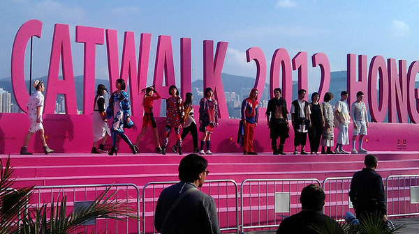 Co-organized by Danish and Chinese fashion institutes, "The World's Greatest Catwalk" in Hong Kong broke the Guinness World Record of the world's longest catwalk. Photo: Kopenhagenfur.com
