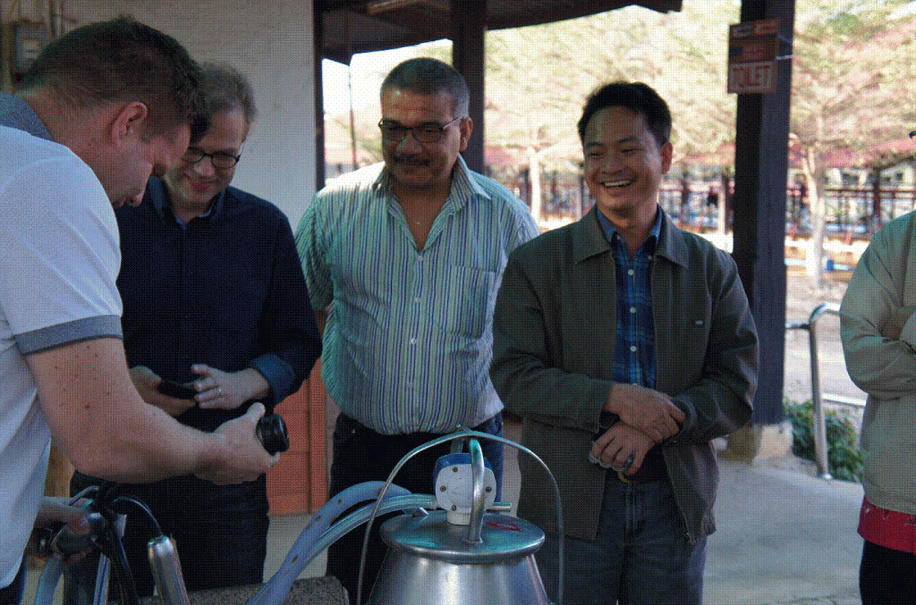 Hands on – SAC CEO Rene Meyer Johanesen inspect one of his long serving milking systems  at DPO demonstration farm.