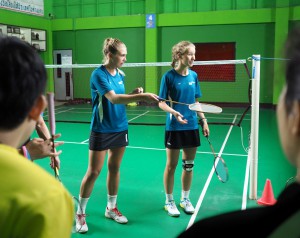 A couple of Danish coaches instructing Thais in Thonburi. Photo: Lasse Henriksen
