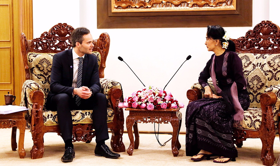 Finland Minister discuss peace process with Myanmar