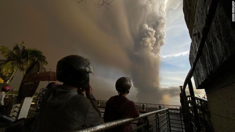 Philippines volcano eruption: Airports suspend flight operations