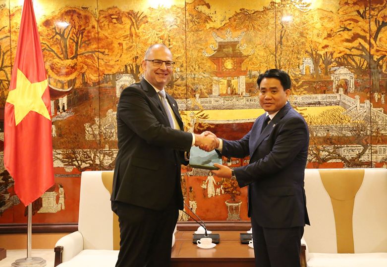 Ambassador Christensen of Denmark talks about green initiative corporation with Vietnam