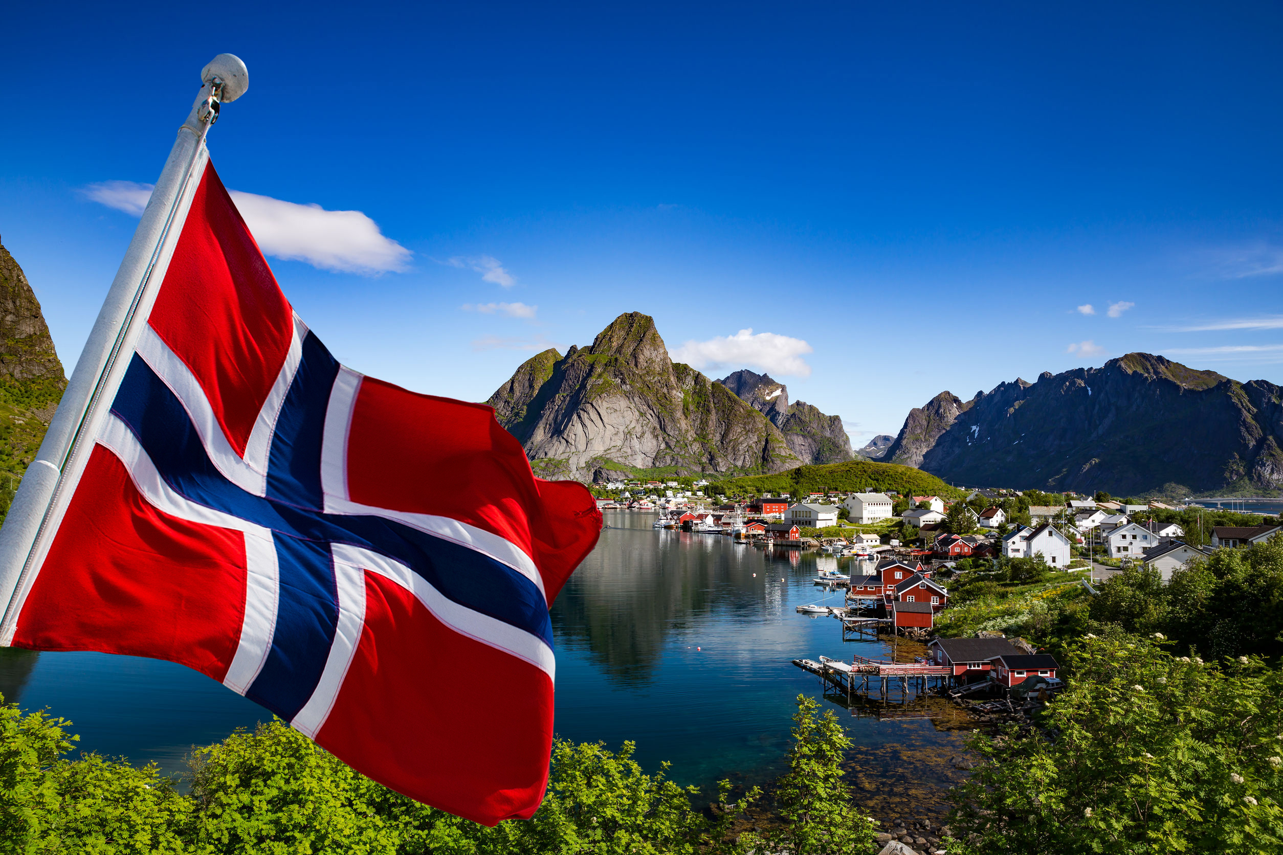 Норвегия 6. Королевство Норвегия. Норвегия флаг фьорды. Норвегия достопримечательности норвежский флаг. Государственный язык Норвегии.