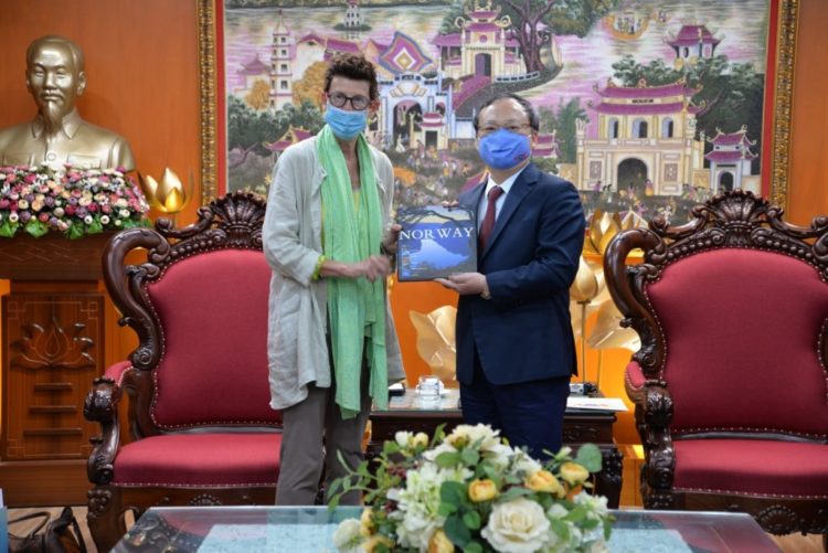 Ambassador Grete Løchen meets the new President of the Voice of Vietnam 