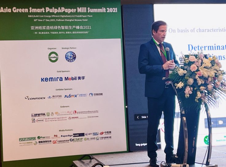 Pääkonsuli Pasi Hellman piti pääpuheen Asia Green Smart Pulp & Paper Mill Summit 2021 -tapahtumassa.