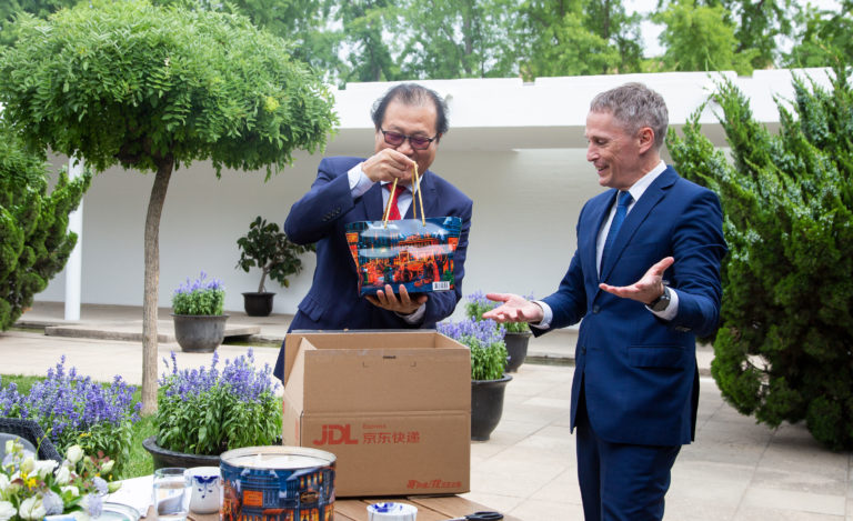 Danish diplomat delivers EU goods ahead of 618 Grand Promotion in China