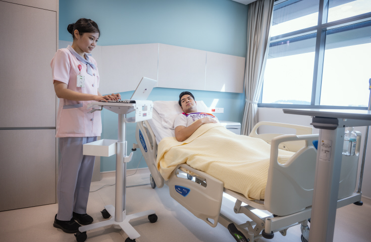 patient in bed with nurse, Sunway Medical Center, Penang