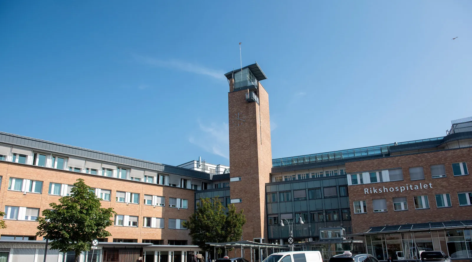 Norwegian King Harald arrived at Rikshospitalet - Scandasia