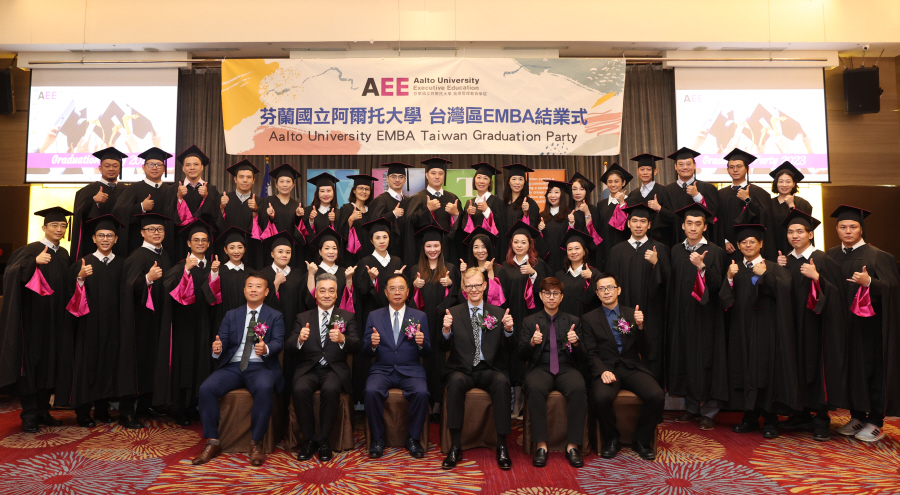 Jukka Majanen, Aalto EE, with EMBA students at a ceremony in Taiwan