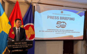 Photo: Ambassador Tran Van Tuan addressing at the ceremony.