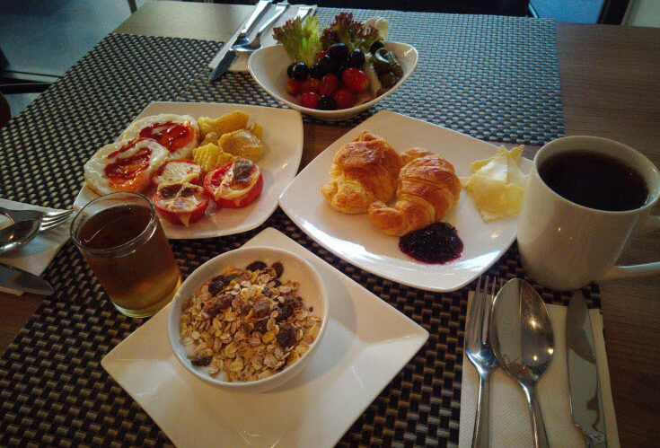 Let's Hyde breakfast