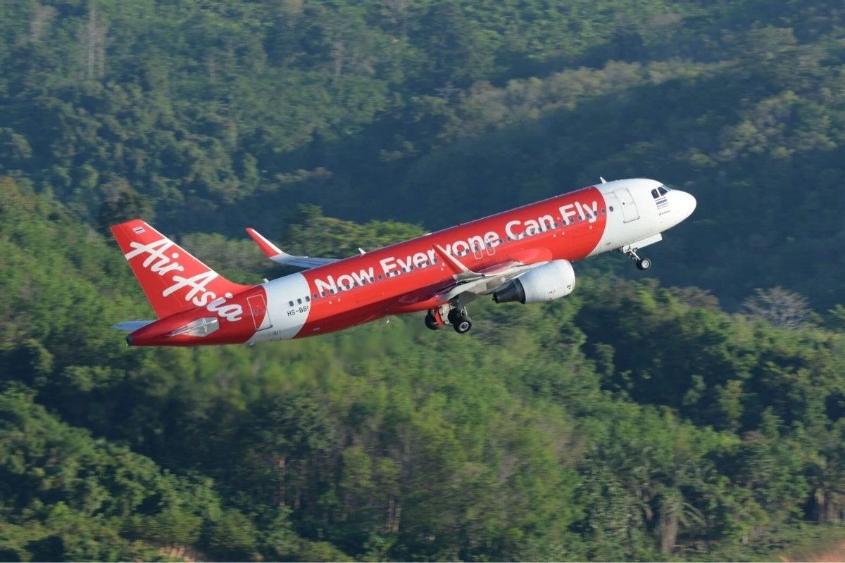 Thai AirAsia cuts 30 percent of flights and suspends routes until October
