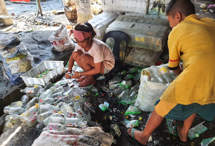 Children bottle cleaning factory