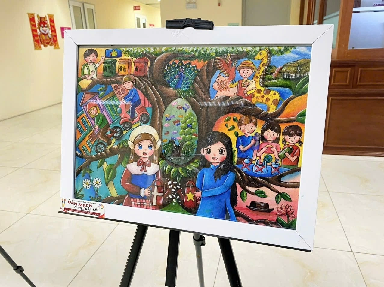 Danish Embassy donates more than 100 children’s artworks to Hanoi hospital
